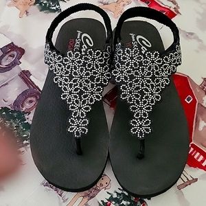 Cali from Skechers black sandals with silver sparkling flower design. Size 8